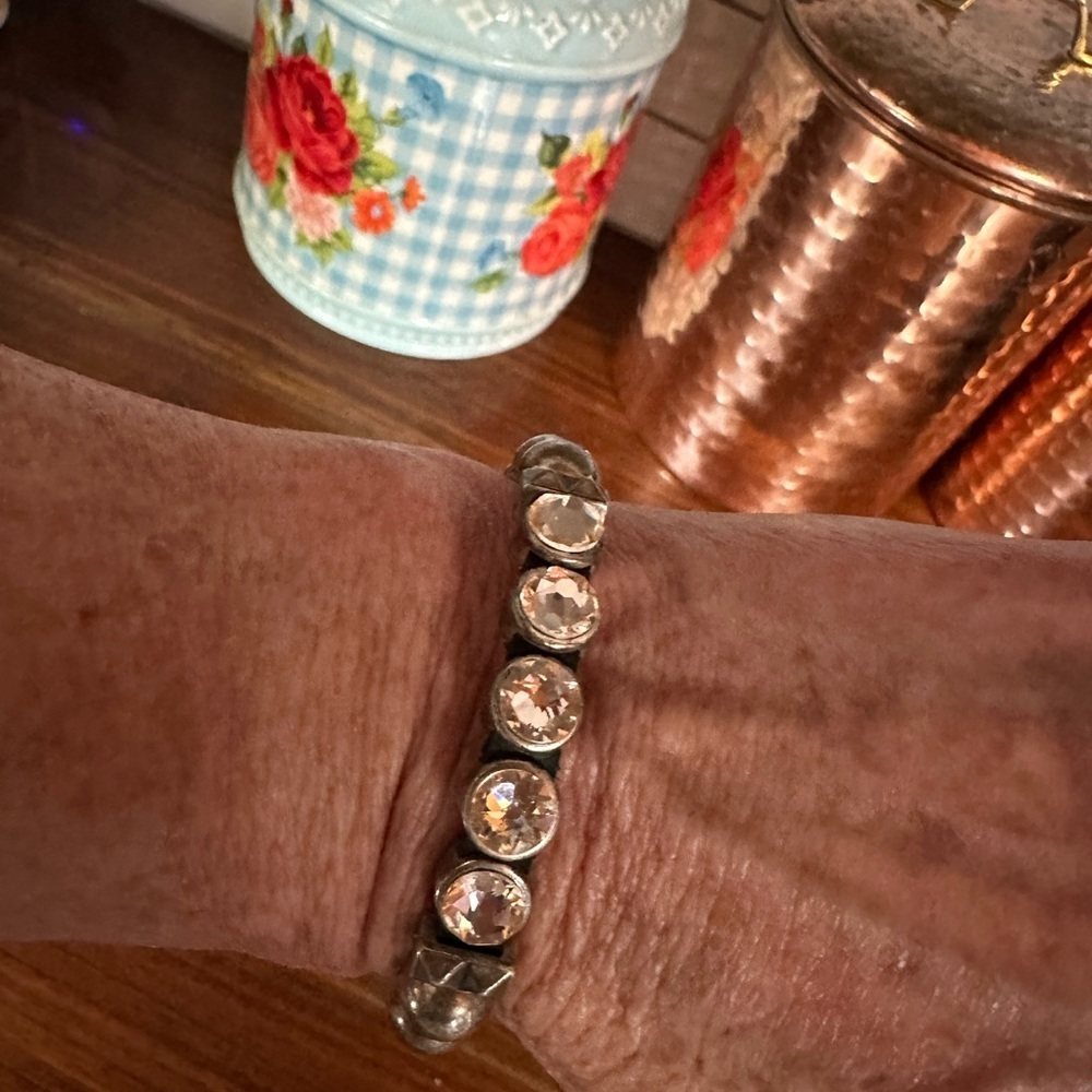 Elegant bracelet by Heet Swarowski crystals